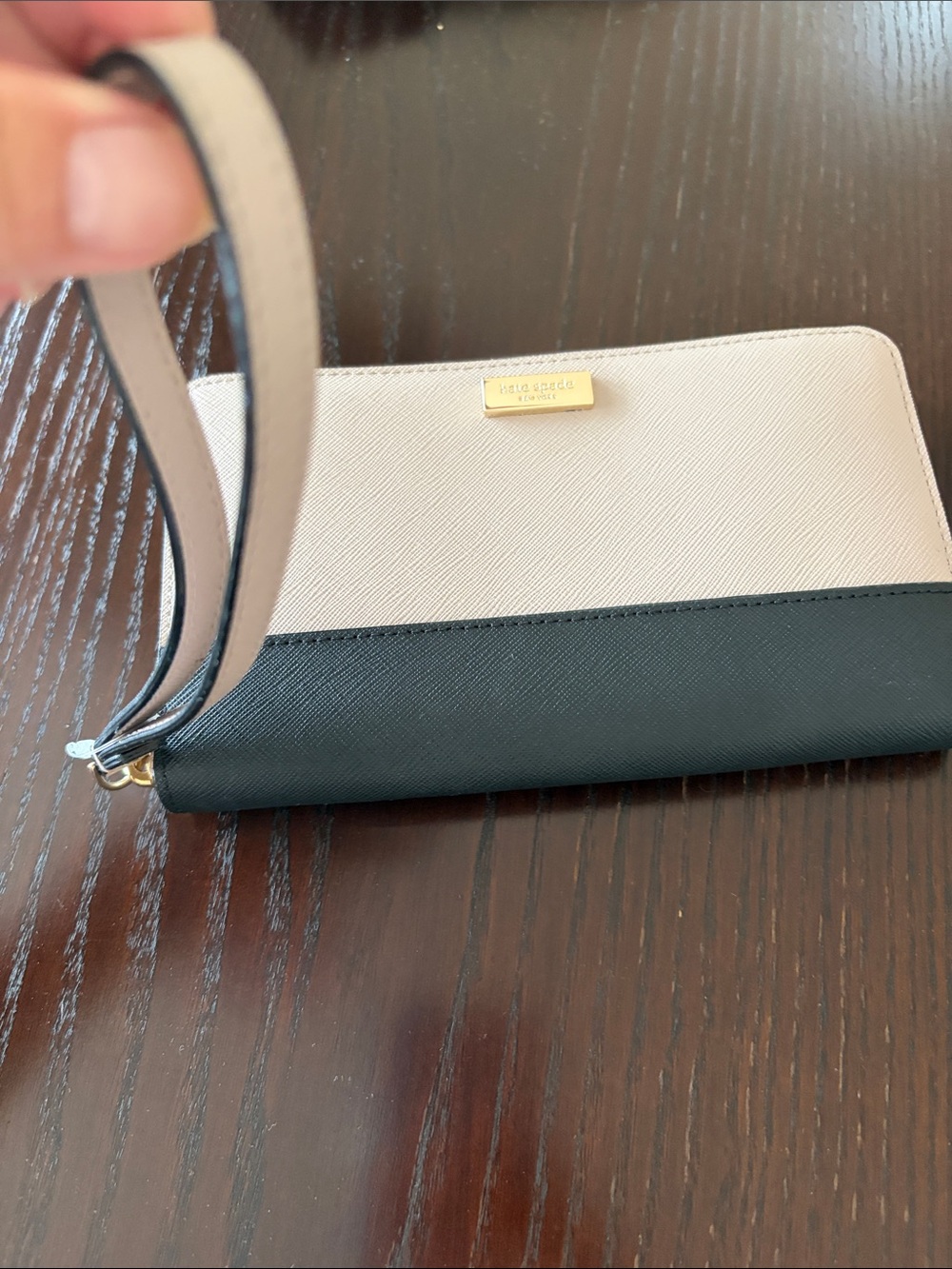 NWOT kate spade Two-Tone Wristlet Clutch in Light Beige and Black